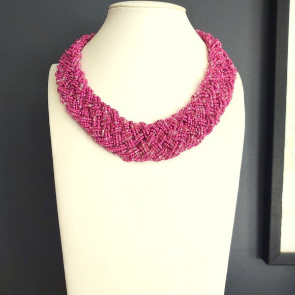 Braided hot pink and clear seed bead necklace - Picture 2 of 11